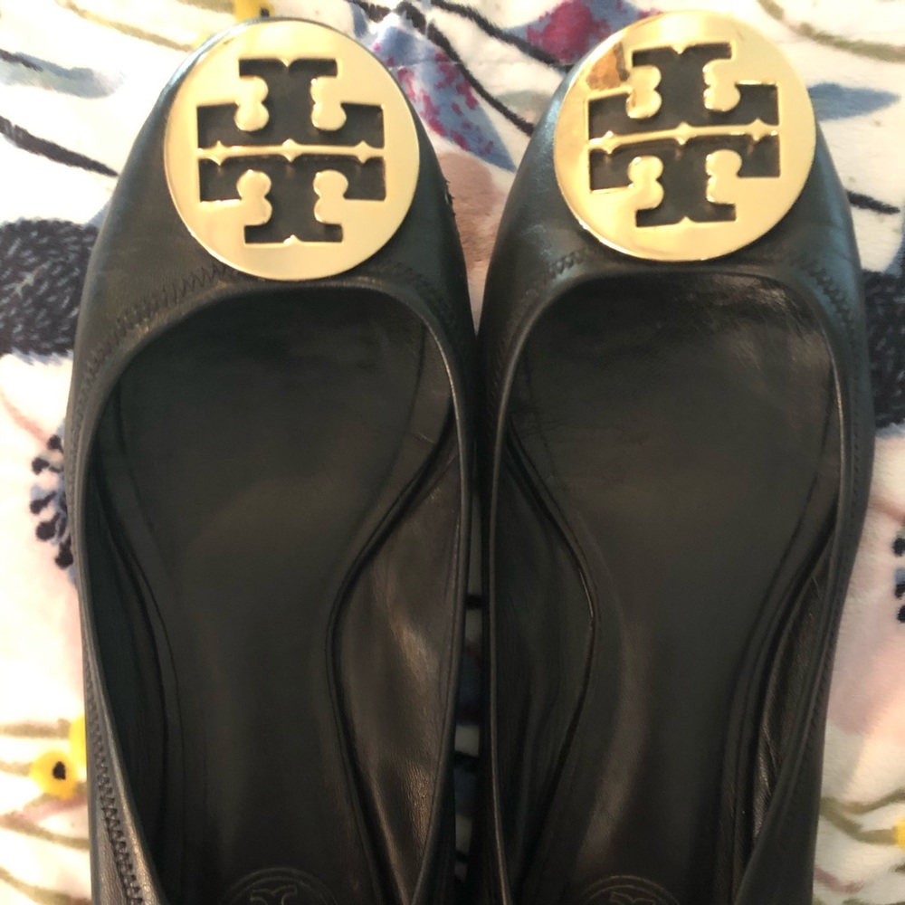 Tory Burch “Reva” flat in black leather